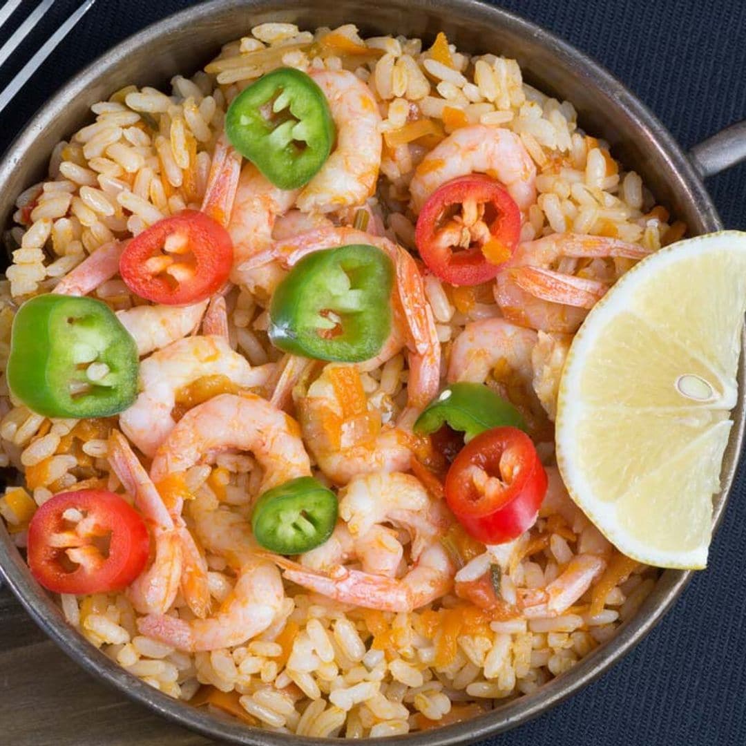 Arroz frito tailandés con gambas (khao pad)