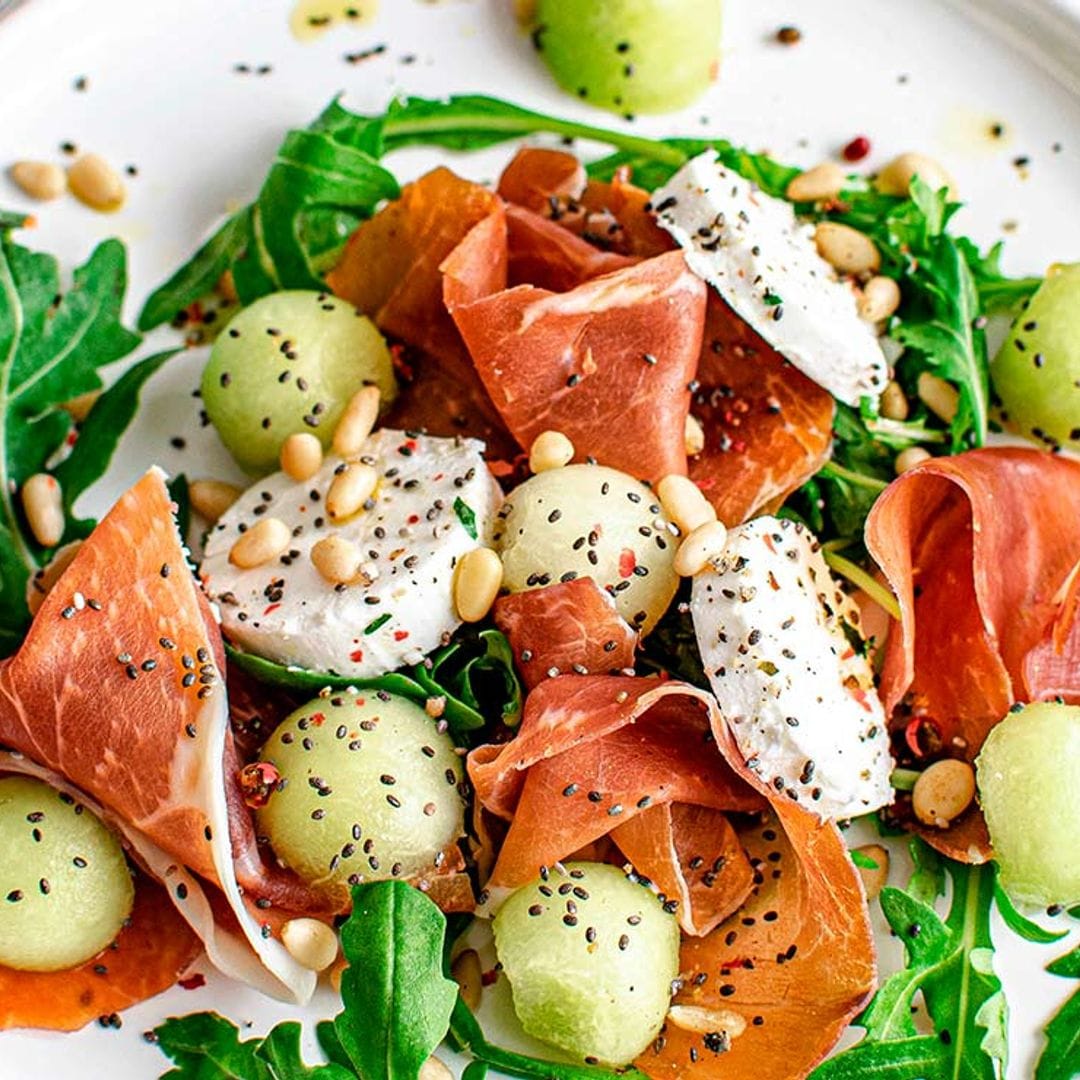 Ensalada de melón, jamón y queso de cabra