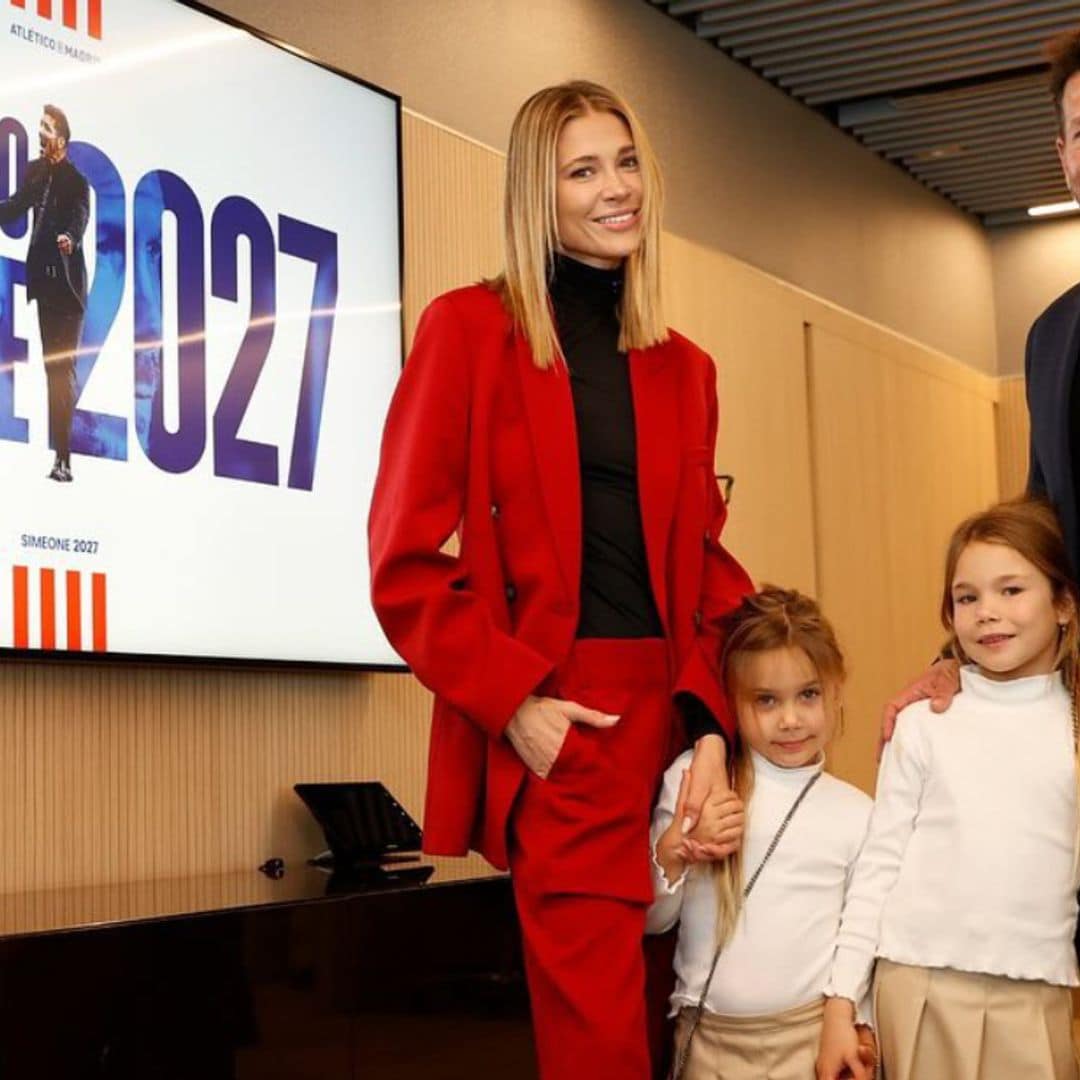 Carla Pereyra y sus hijas, el mejor apoyo de Simeone durante su renovación con el 'Atlético de Madrid'