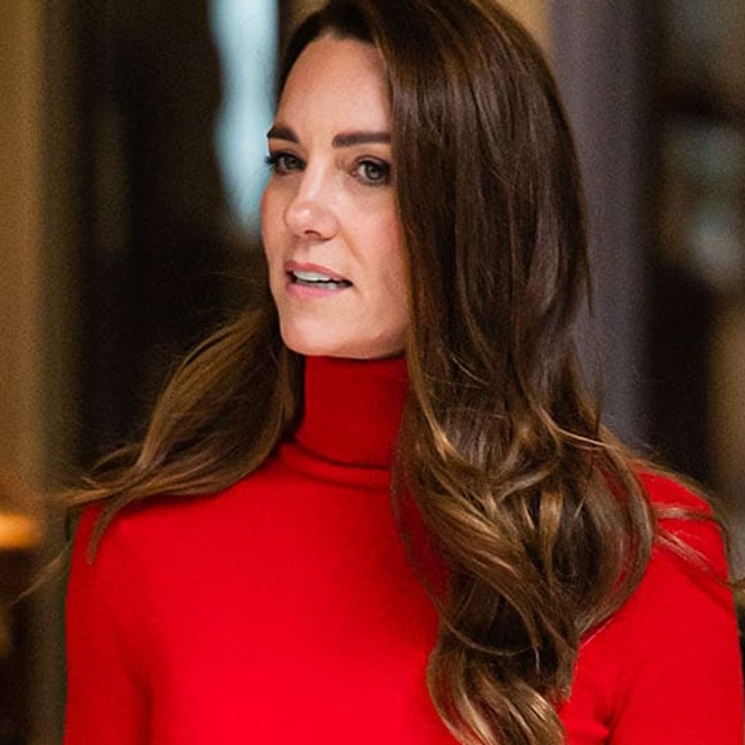 Kate Middleton, en lady in red para dar uno de sus discursos más importantes