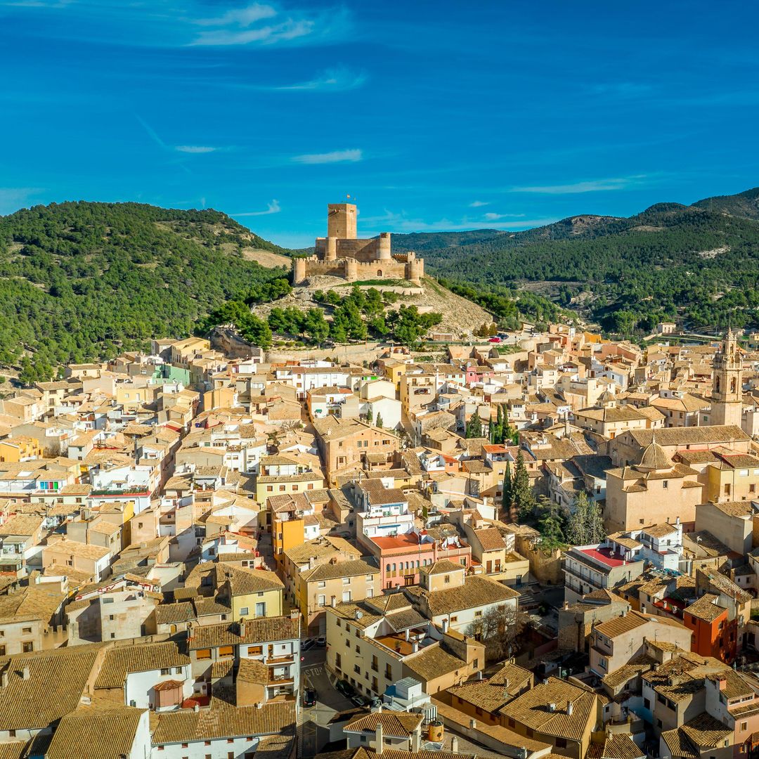 Biar, el pueblo de Alicante coronado por un castillo medieval