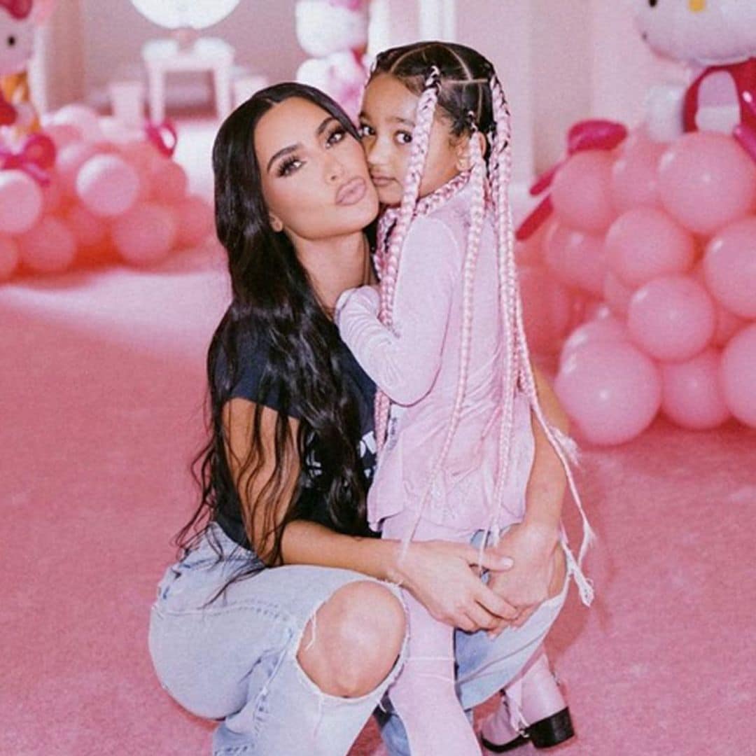 ¡Todo al rosa! La impresionante fiesta Hello Kitty de la hija de Kim Kardashian con toboganes y piscina de bolas