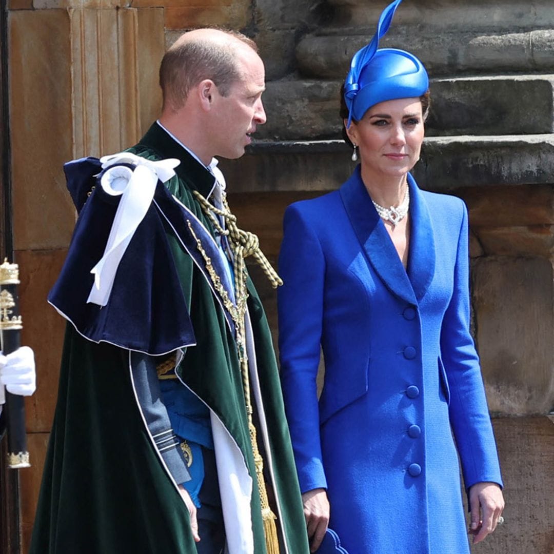 La princesa de Gales, radiante de azul eléctrico con perlas heredadas de Diana e Isabel II