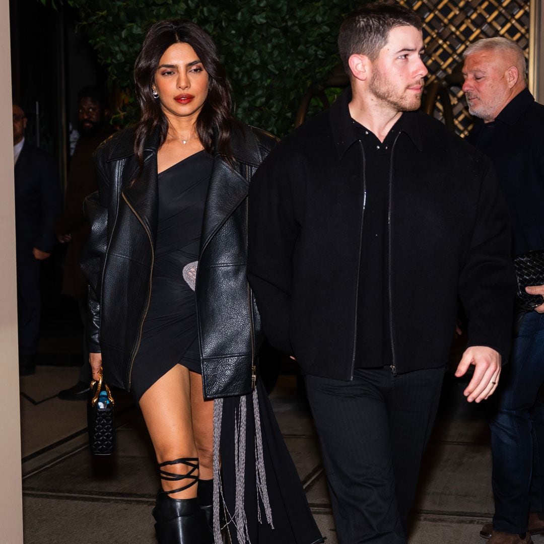 Nick Jonas y Priyanka Chopra coordinan sus 'looks' para celebrar su aniversario