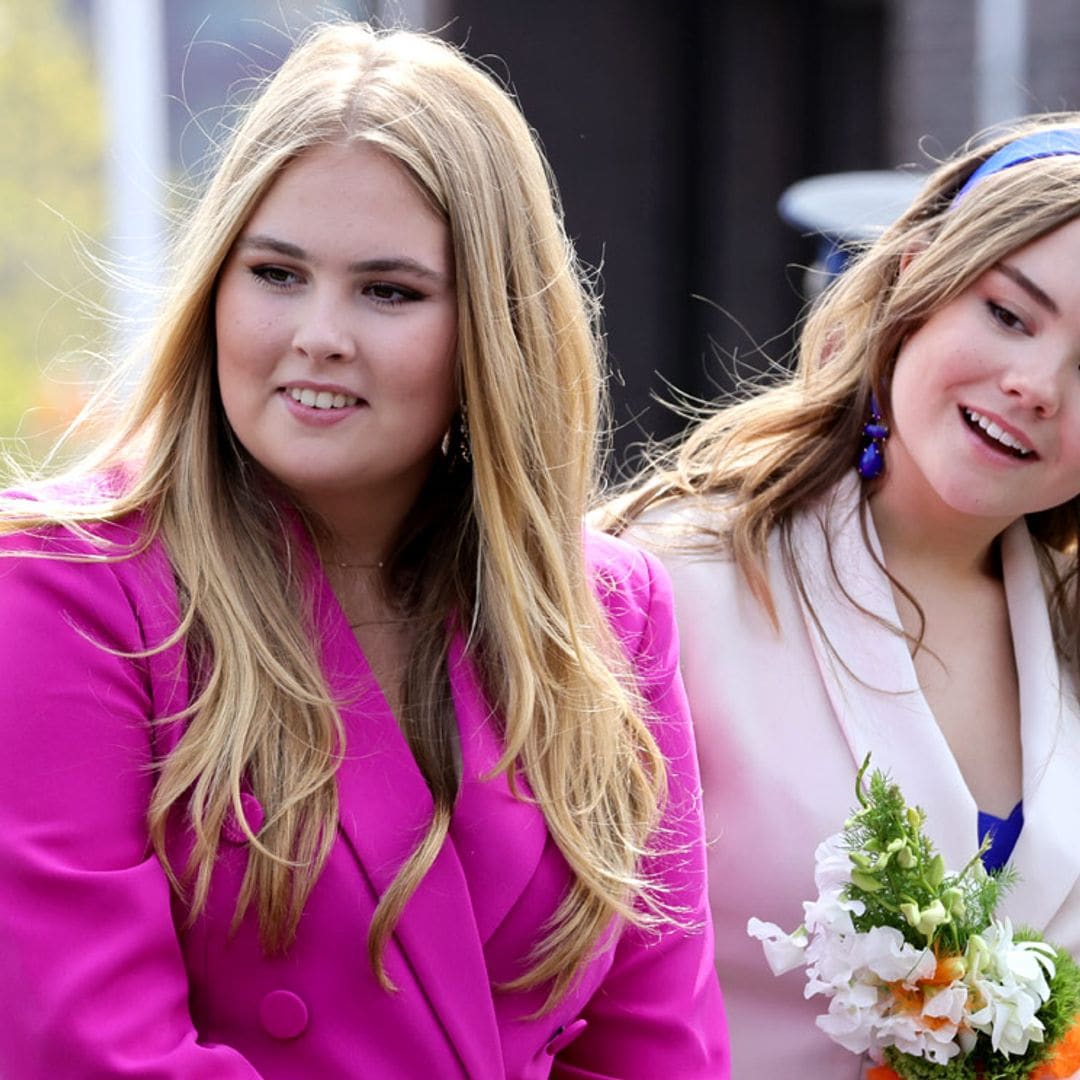 Amalia y Ariane, dos jóvenes princesas con tacones y trajes sastre de tendencia