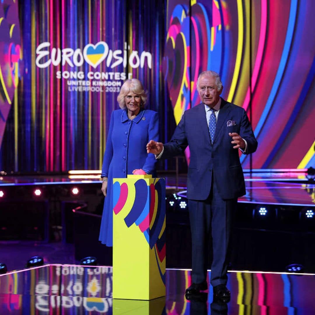 Los reyes Carlos y Camilla encienden el plató de Eurovisión antes de su coronación