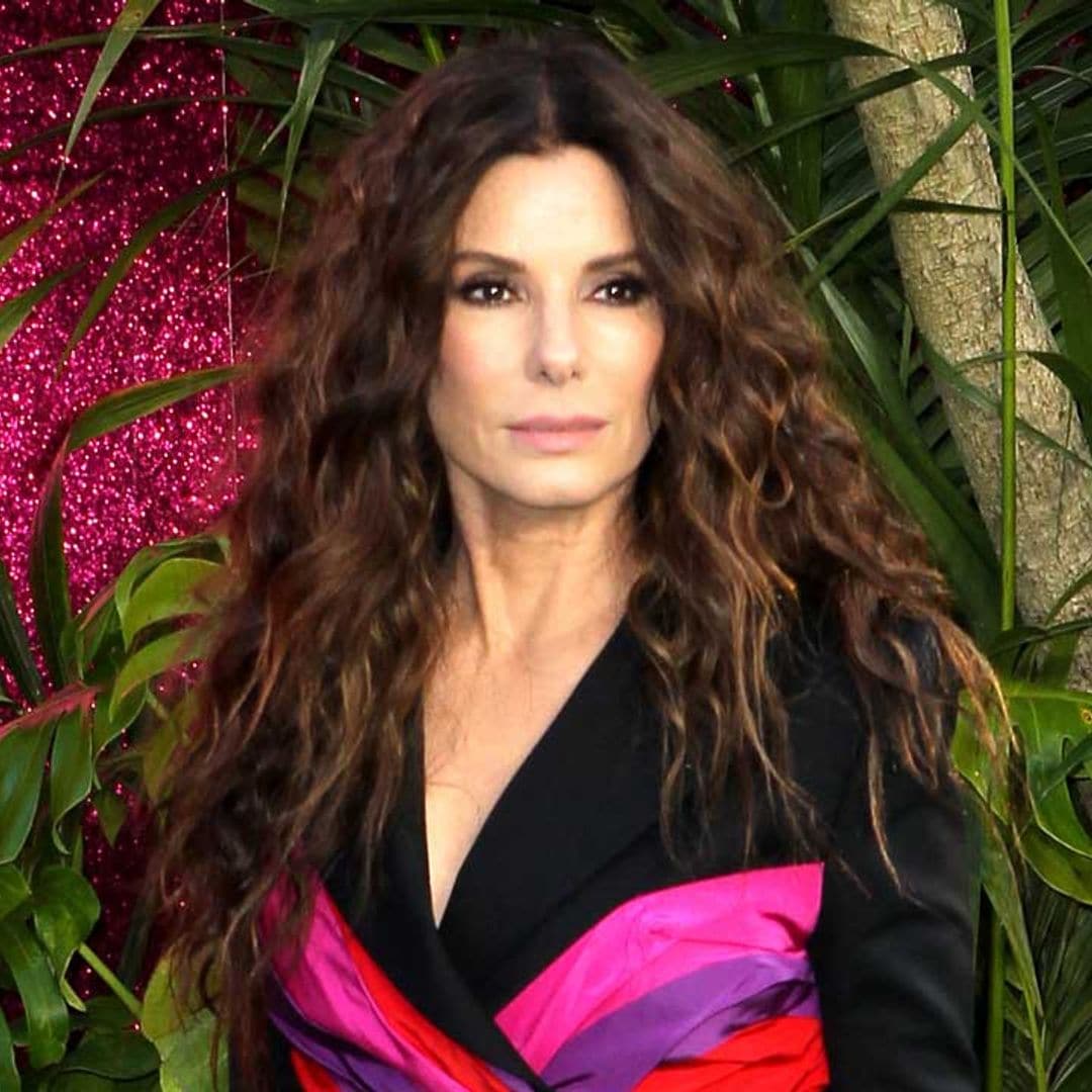 Sandra Bullock arrasa en Londres con rizos salvajes y pestañas XXL