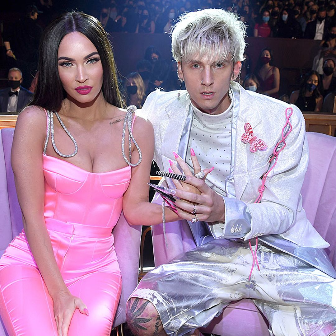 Meghan Fox se quita el anillo de boda, pero aún no ha roto su compromiso con Machine Gun Kelly