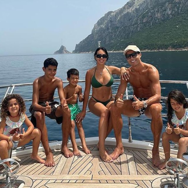 georgina rodr guez y cristiano ronaldo con sus hijos