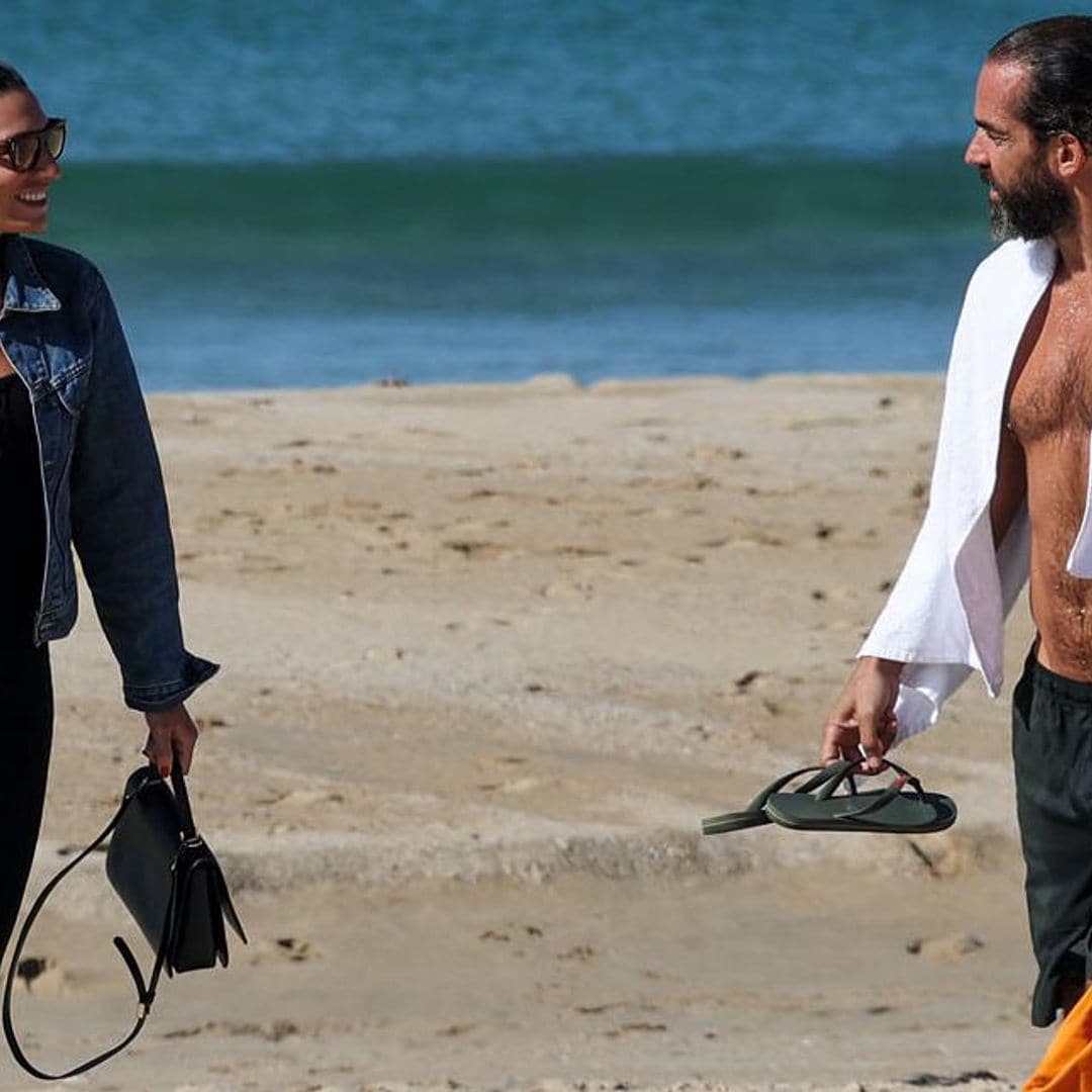 Eugenia Osborne y Miguel Barreiro: les descubrimos en su escapada de otoño a la playa