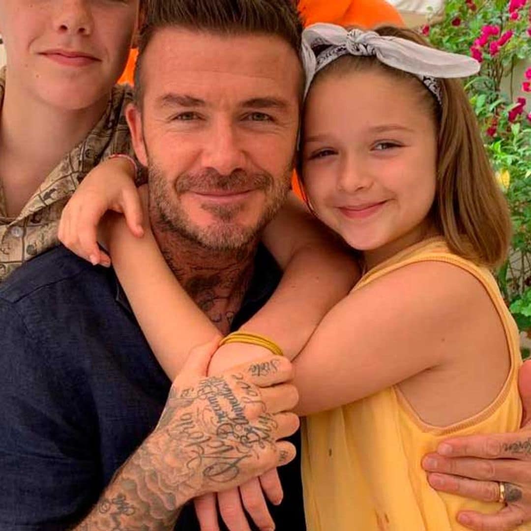 Harper Beckham confirma su pasión por la moda española con un vestido 'denim' de 20 euros