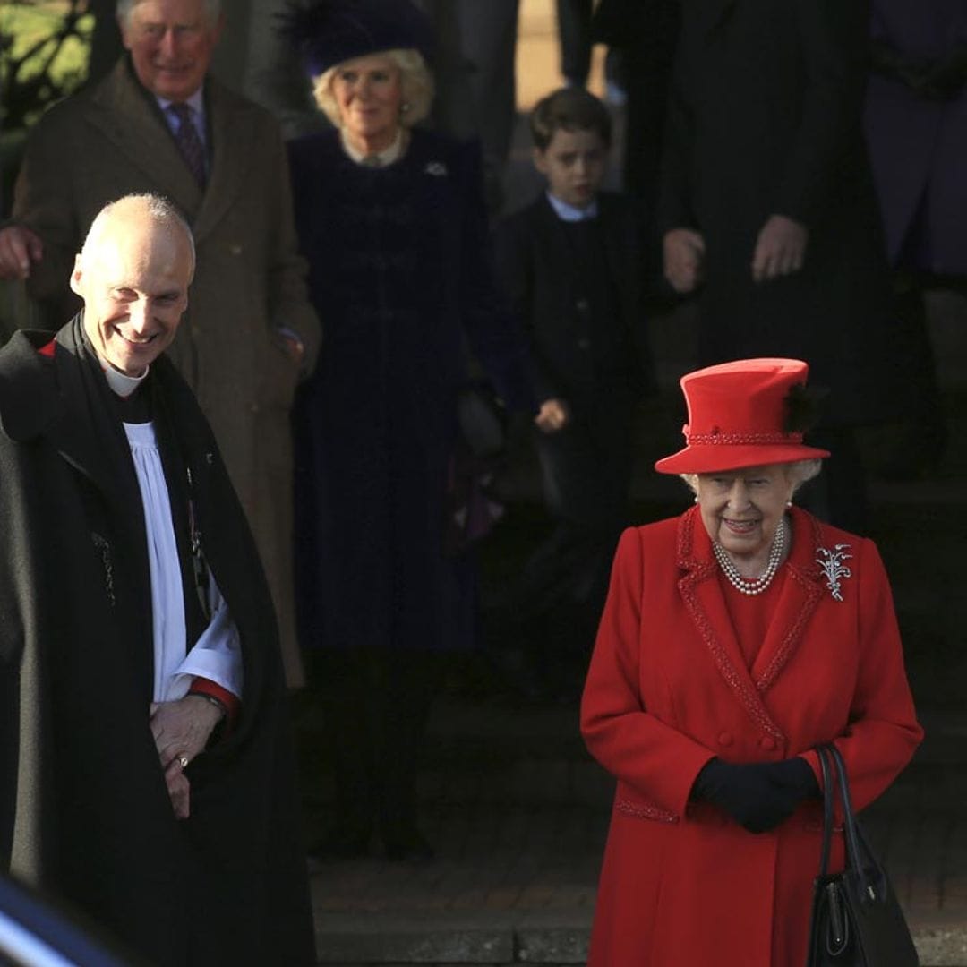 Isabel II ve como una de sus tradiciones más arraigadas pende de un hilo