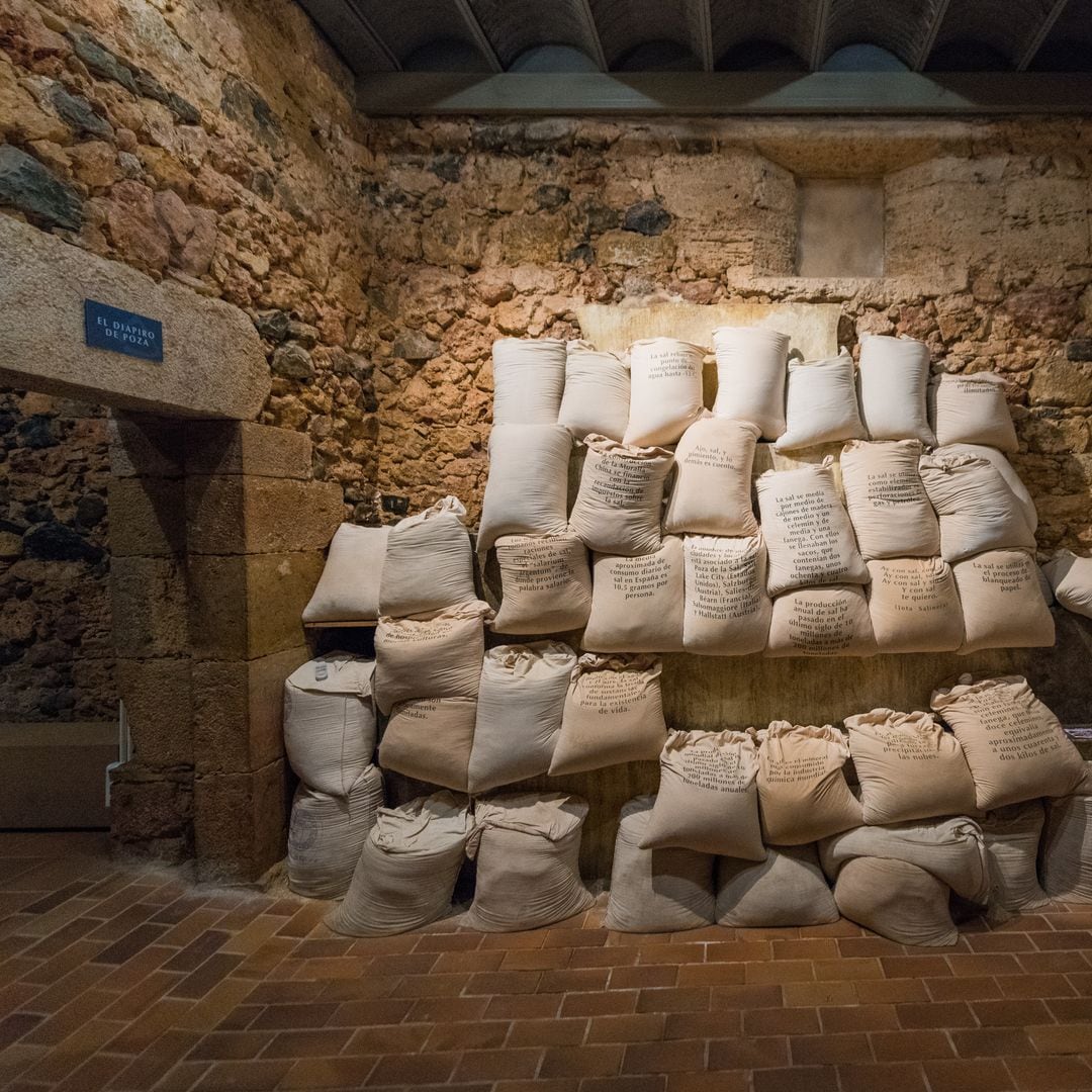 Casa de Administración de las Reales Salinas, centro de interpretación de la sal, en Poza de la Sal, Burgos