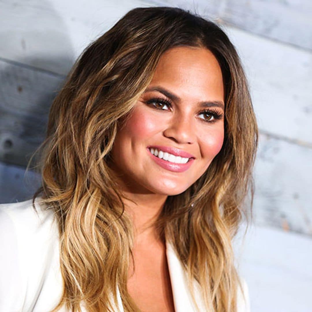 Chrissy Teigen descubre su vocación como guía turística