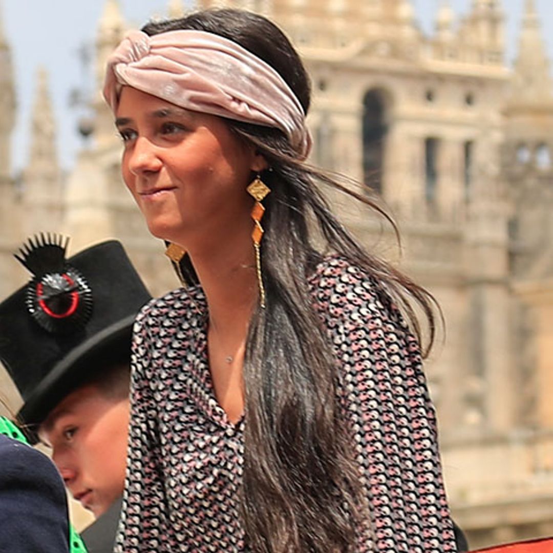 Con turbante y los accesorios que más repite: el revelador estilo de Victoria Federica en Sevilla