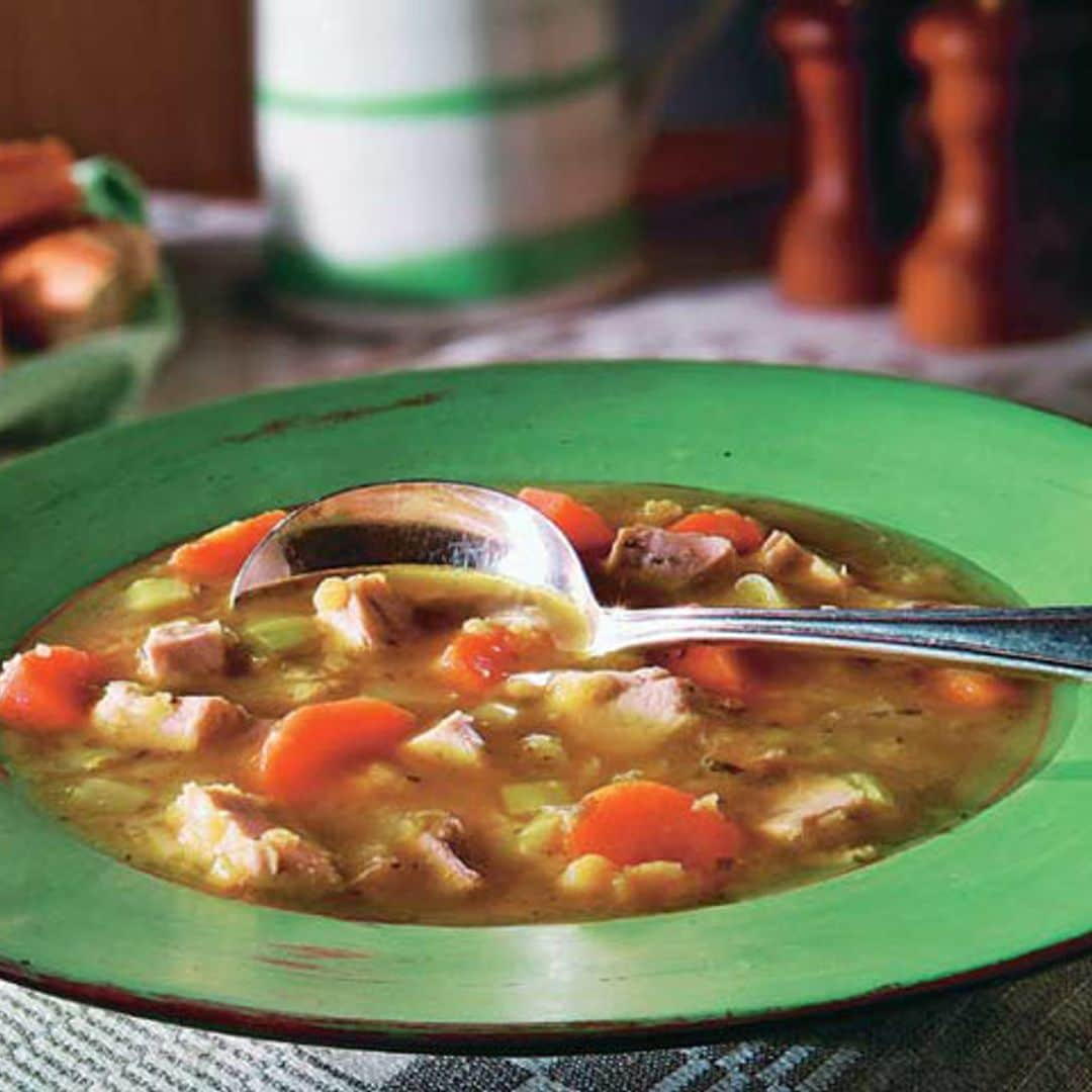 Sopa minestrone de pavo al aroma de tomillo