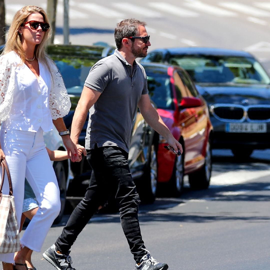 Amelia Bono y Manuel Martos, de compras con su hijo pequeño tras anunciar ¡HOLA! su reconciliación