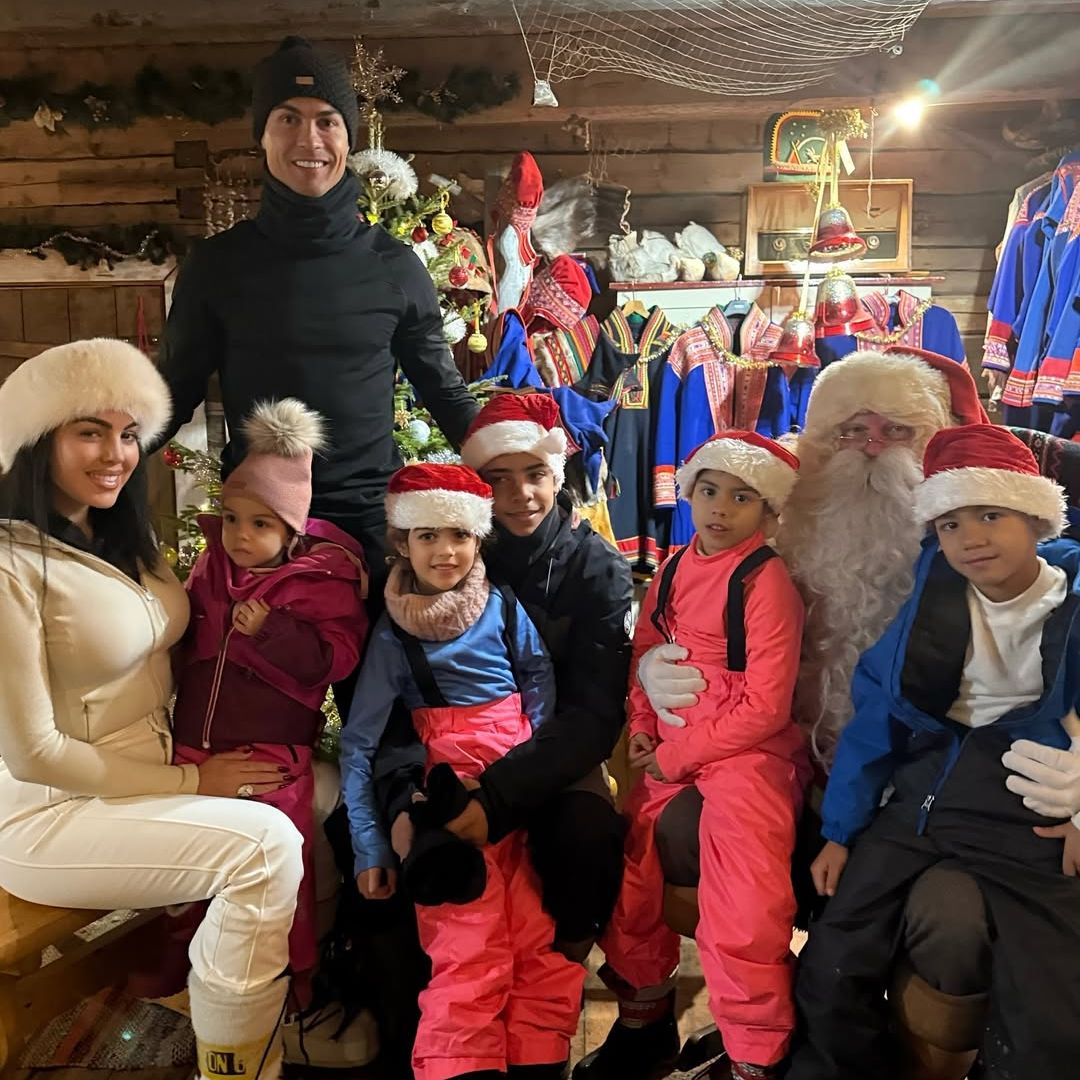 Los hijos de Georgina y Cristiano, sorprendidos por Papá Noel: no te pierdas su reacción