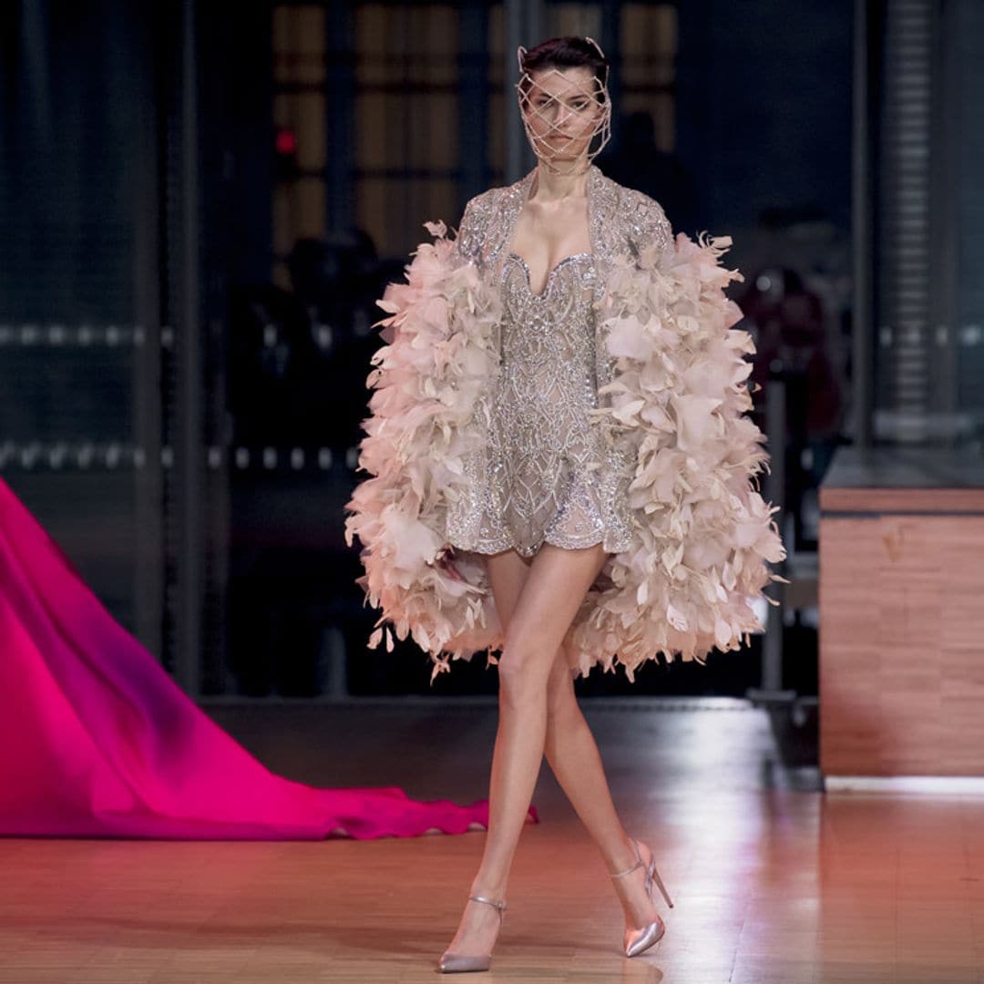 La magia de Elie Saab triunfa una vez más en París con su colección más optimista