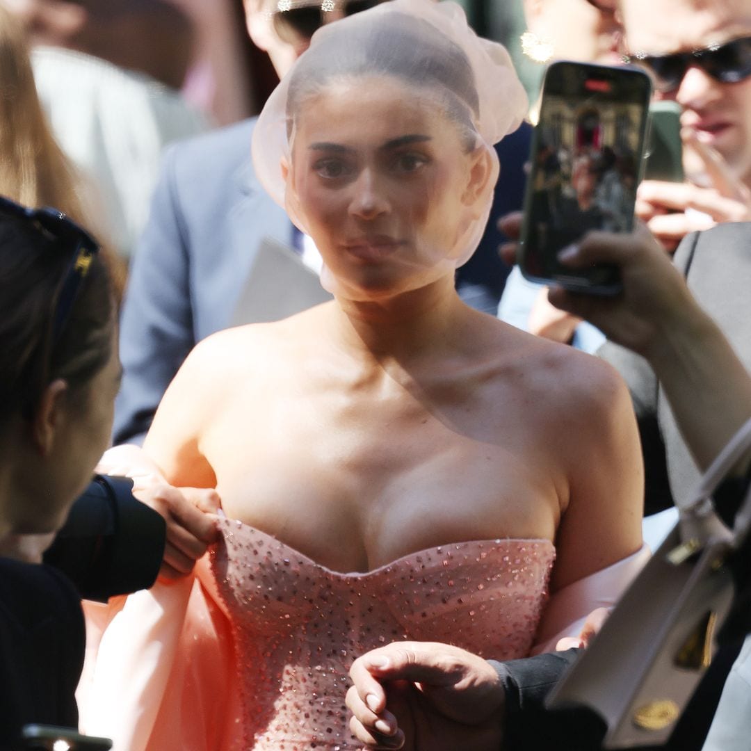 Kylie Jenner lleva un velo transparente para el desfile de Alta Costura de  Schiaparelli