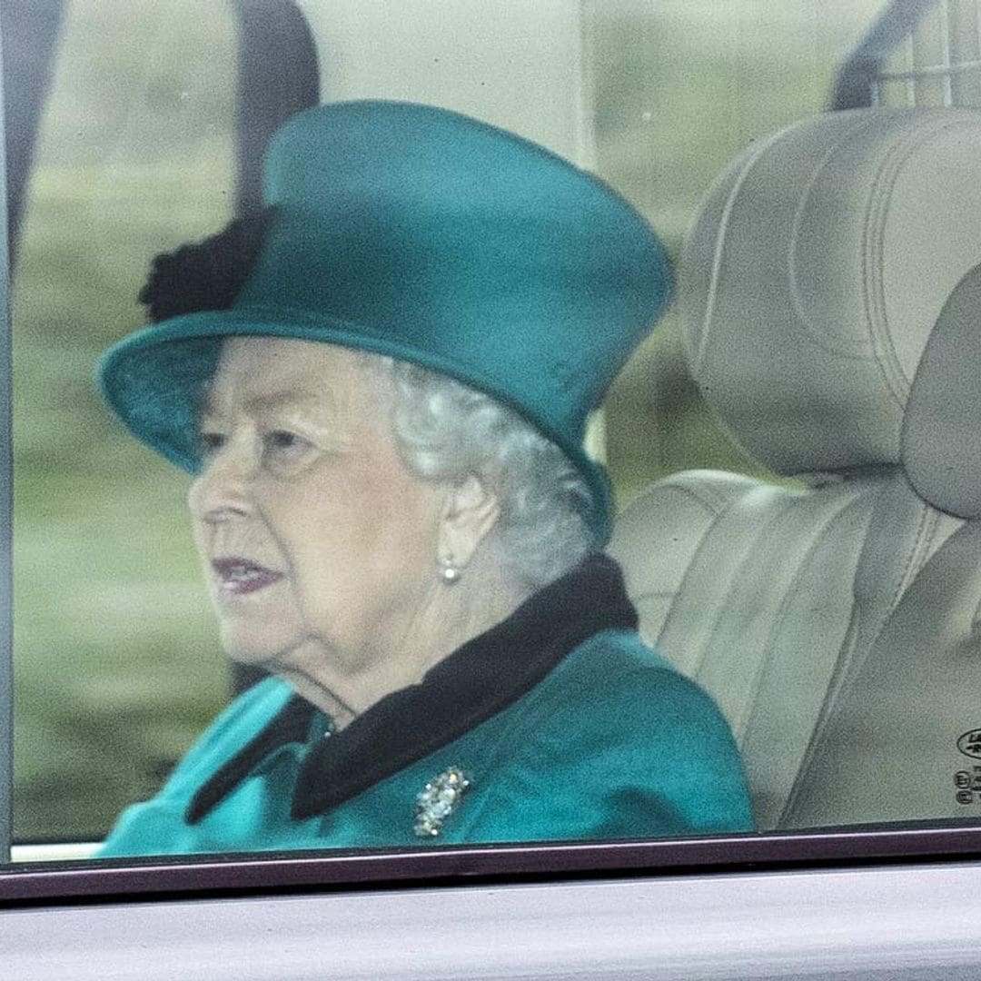 La reina Isabel II pone rumbo a Windsor, una semana antes de lo previsto, para sus vacaciones de Pascua