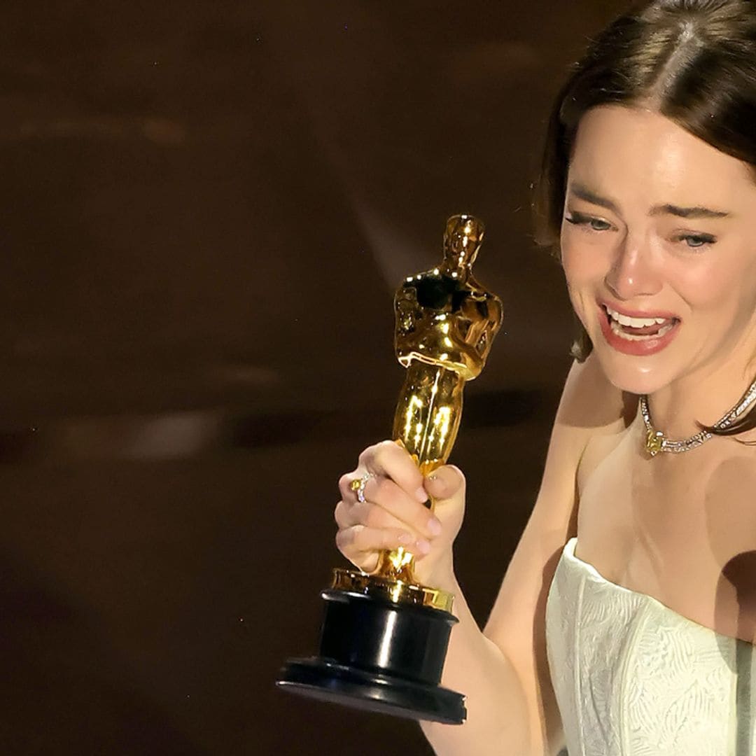 Las lágrimas de emoción de Emma Stone al ganar su segundo Oscar como mejor actriz