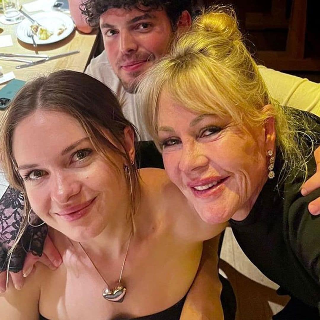 La divertidísima fiesta de cumpleaños de Melanie Griffith con su hija Stella del Carmen y Eva Longoria