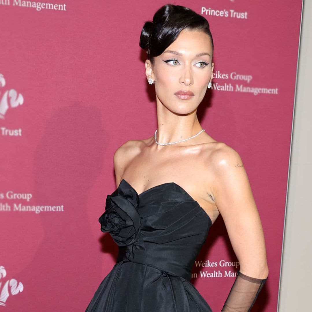 Bella Hadid se inspira en Jackie Kennedy con un impresionante vestido de 1959