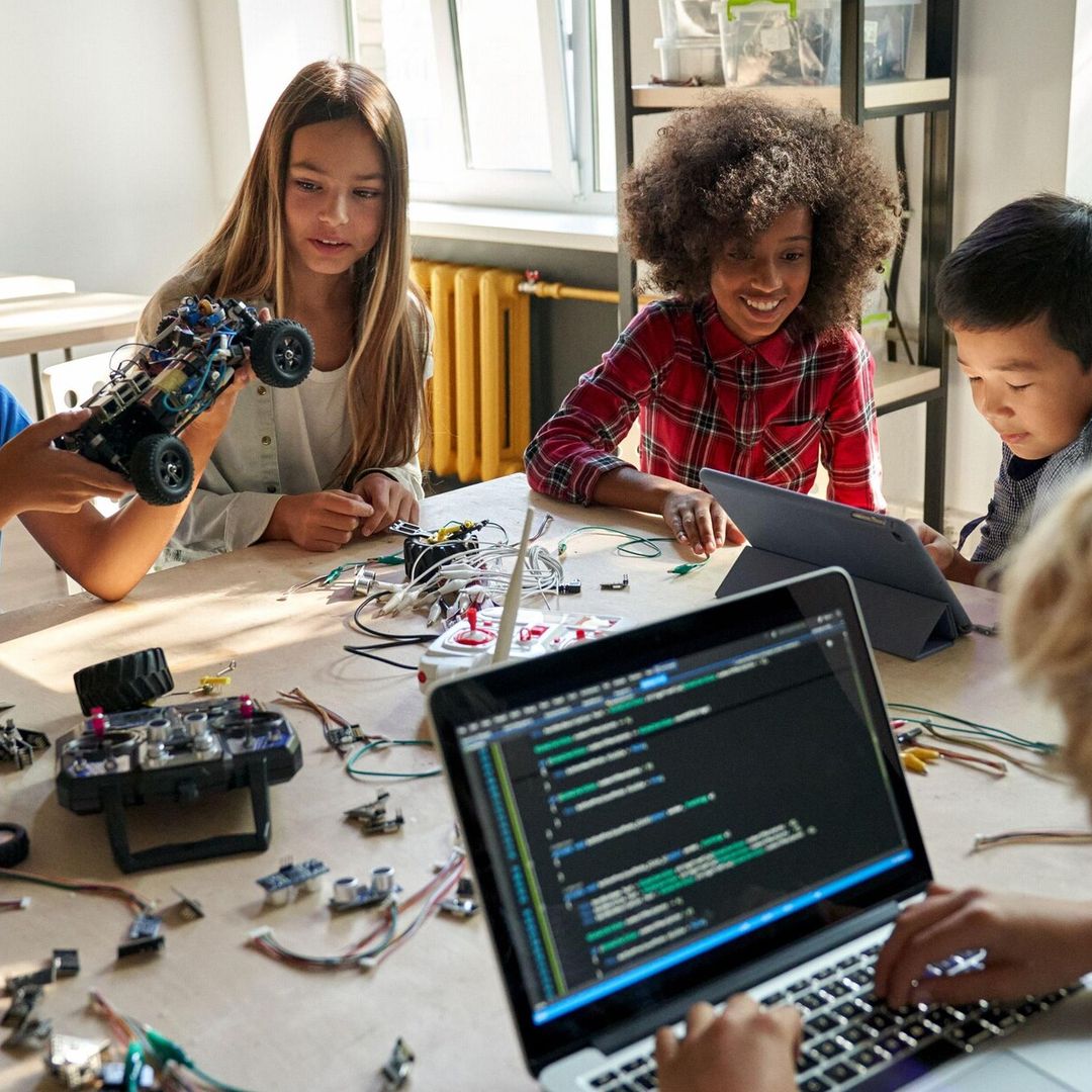 ¿Qué beneficios tiene incluir la robótica y programación en la educación de nuestros hijos?