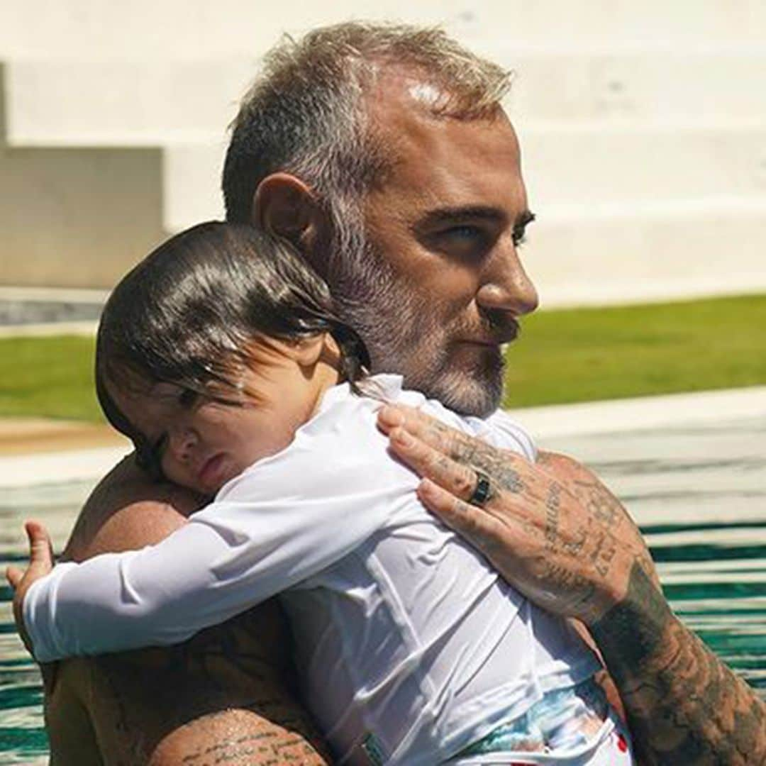 El vídeo más divertido de Gianluca Vacchi enseñando a nadar a su pequeña de dos años, ¡que logra mantenerse a flote!