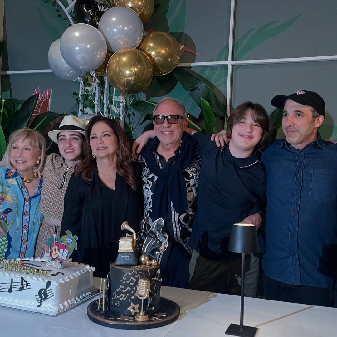 Rodeado de familia y amigos, Emilio Estefan celebra con una gran fiesta sus 72 años