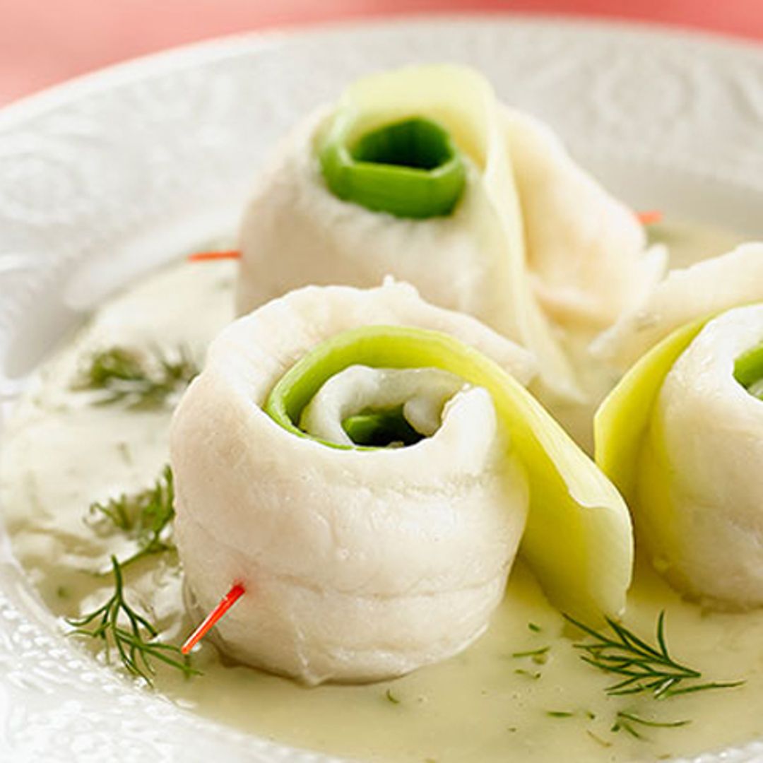 Rollitos de lenguado con puerro y salsa de eneldo