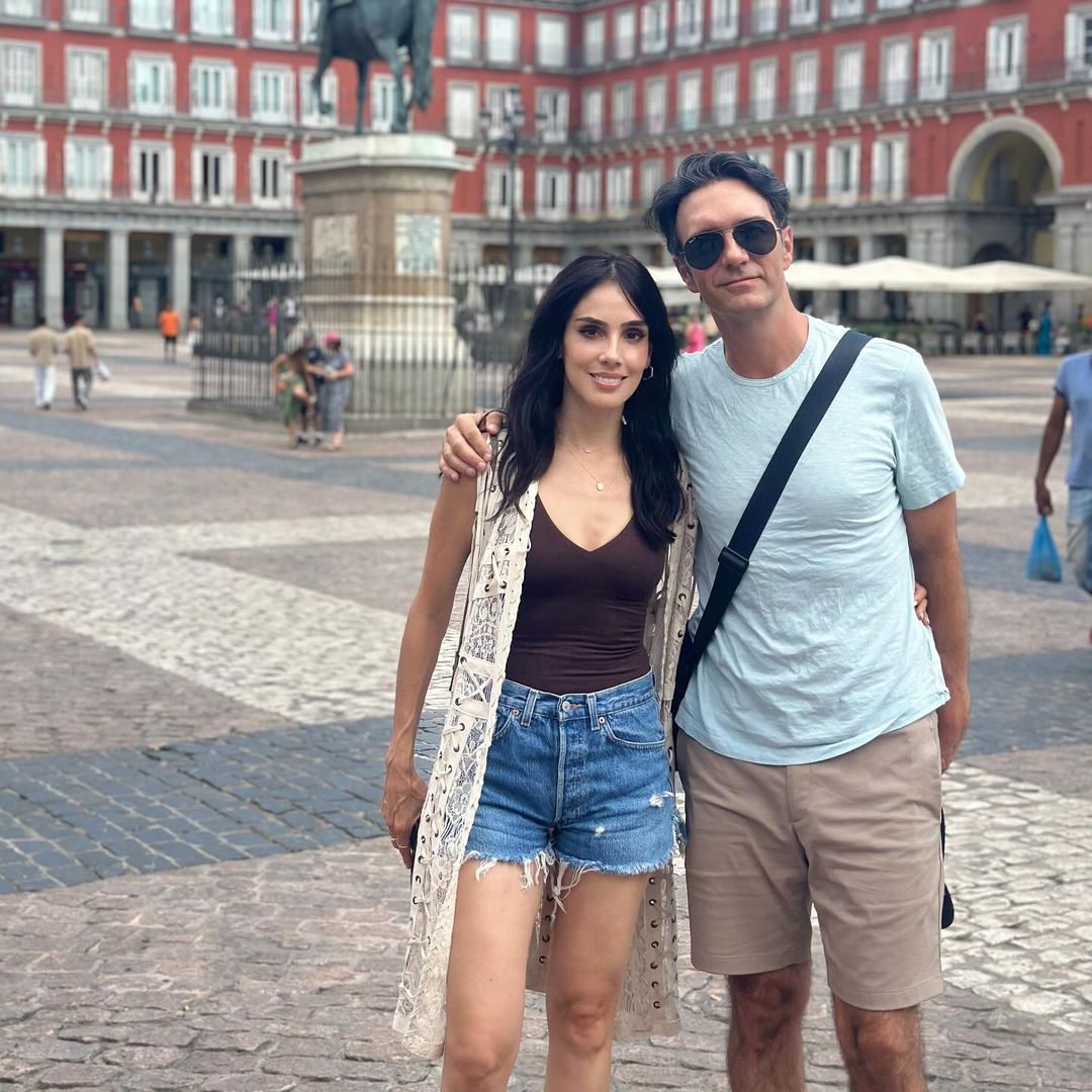 Sandra Echeverría y Leonardo de Lozanne gritan su amor desde España