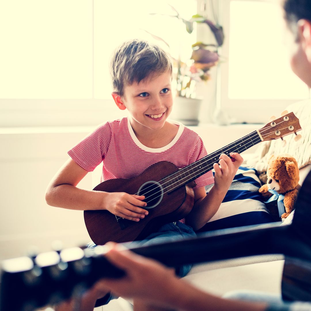 Descubre cuándo es el momento ideal para que tu hijo aprenda a tocar un instrumento