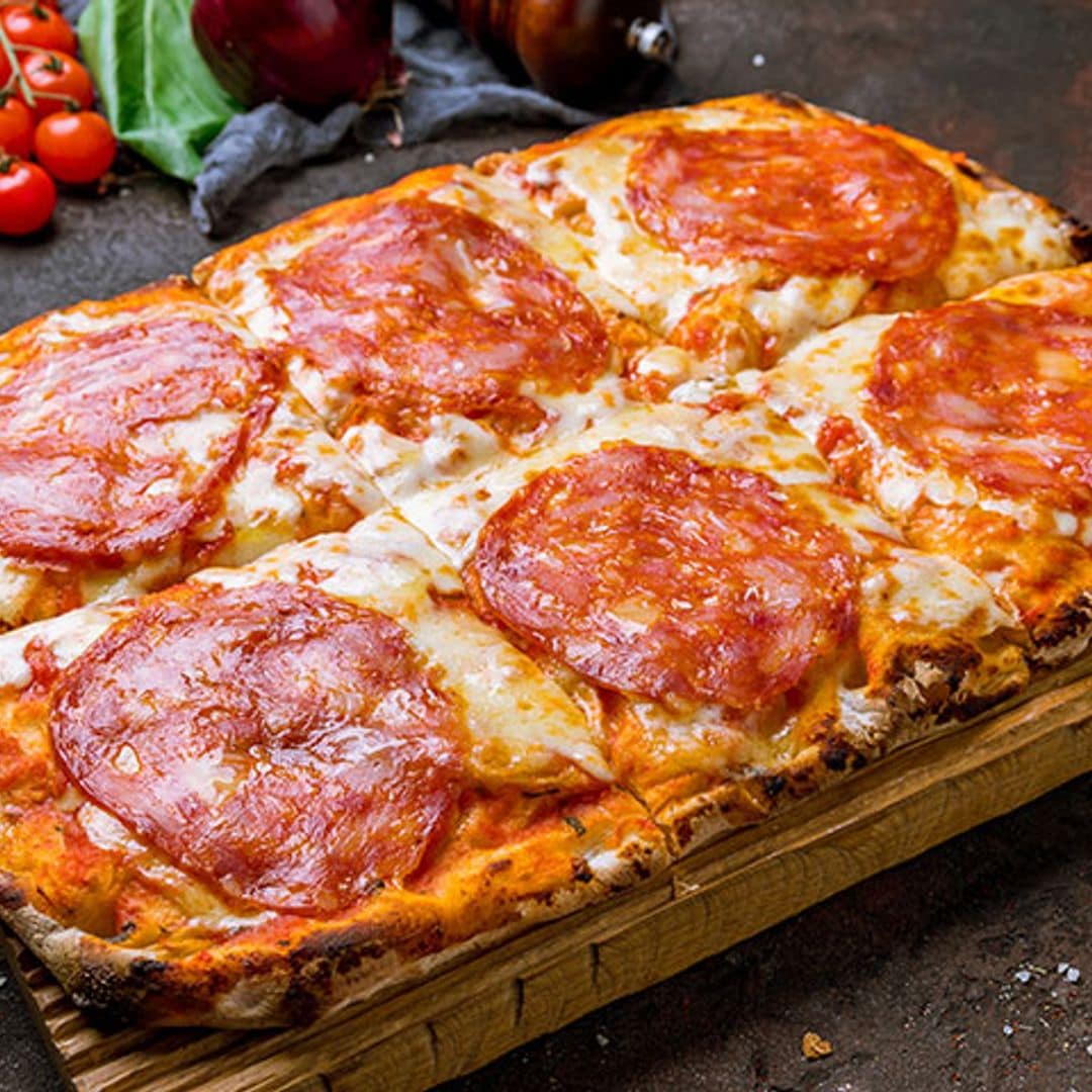 Pizza romana con pepperoni