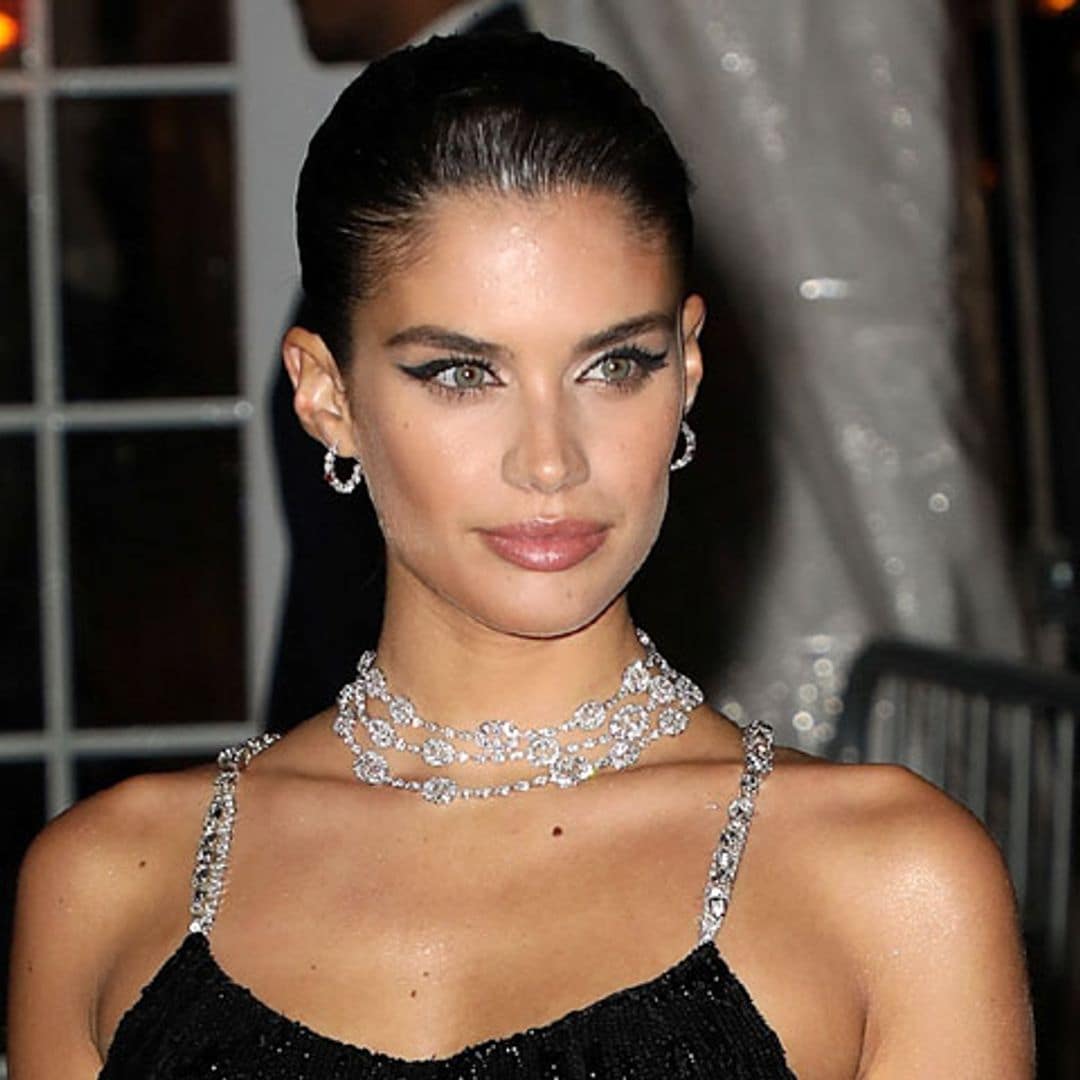 Sara Sampaio, tras los pasos de Amal Clooney: estrena vestido de hace 12 años