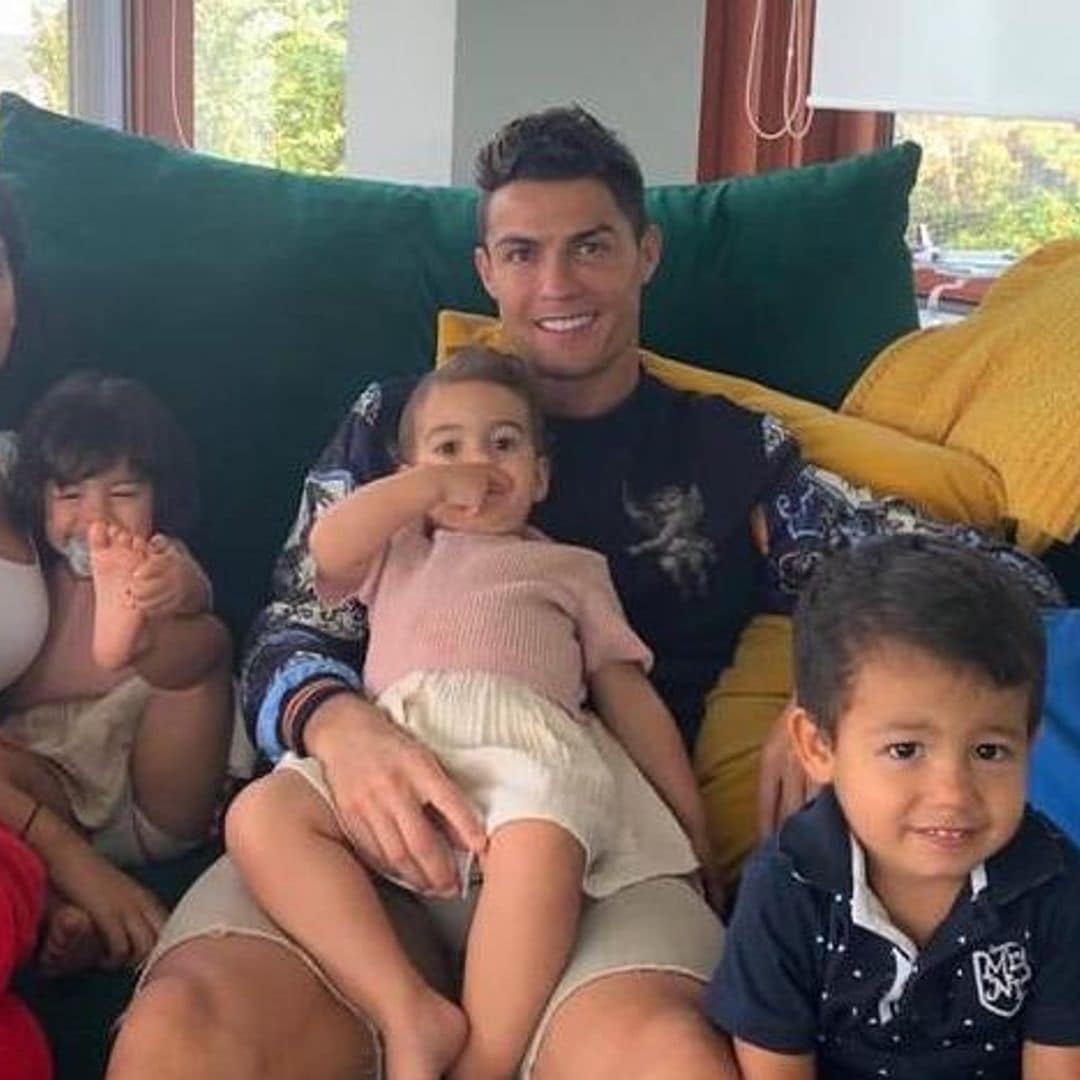 Georgina Rodríguez y Cristiano Ronaldo enseñan a los niños a lavarse las manos con un divertido ritual