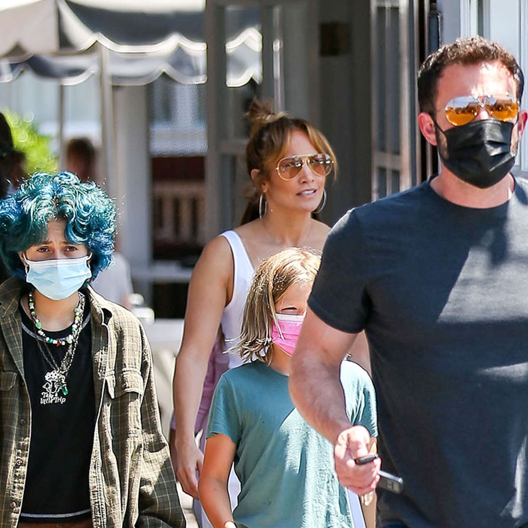 Compras, paseo romántico y comida con sus hijos: Jennifer López y Ben Affleck dan un paso más en su relación