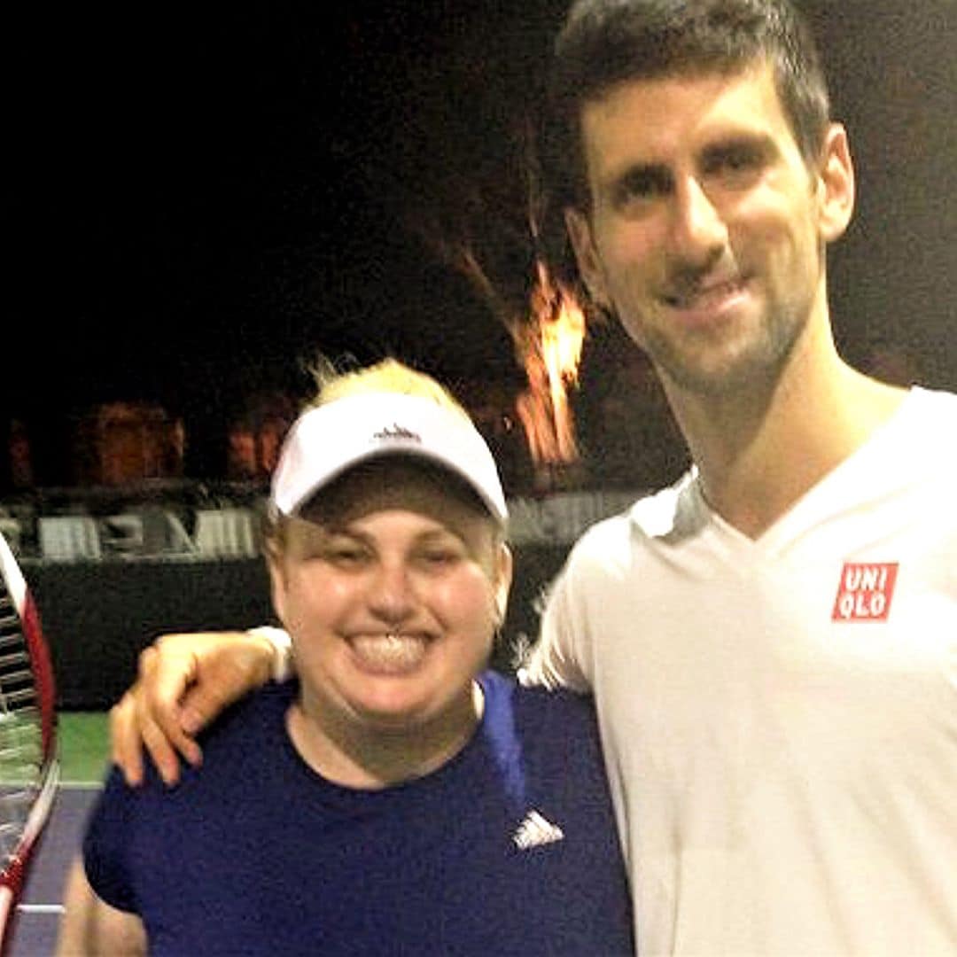 Rebel Wilson lanza un mensaje esperanzador y muy emotivo al compartir esta fotografía con Djokovic