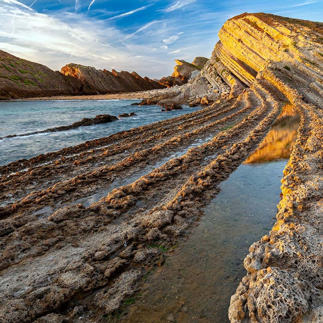 Una ruta asombrosa por Cantabria entre las Dunas de Liencres y la playa de La Arnía