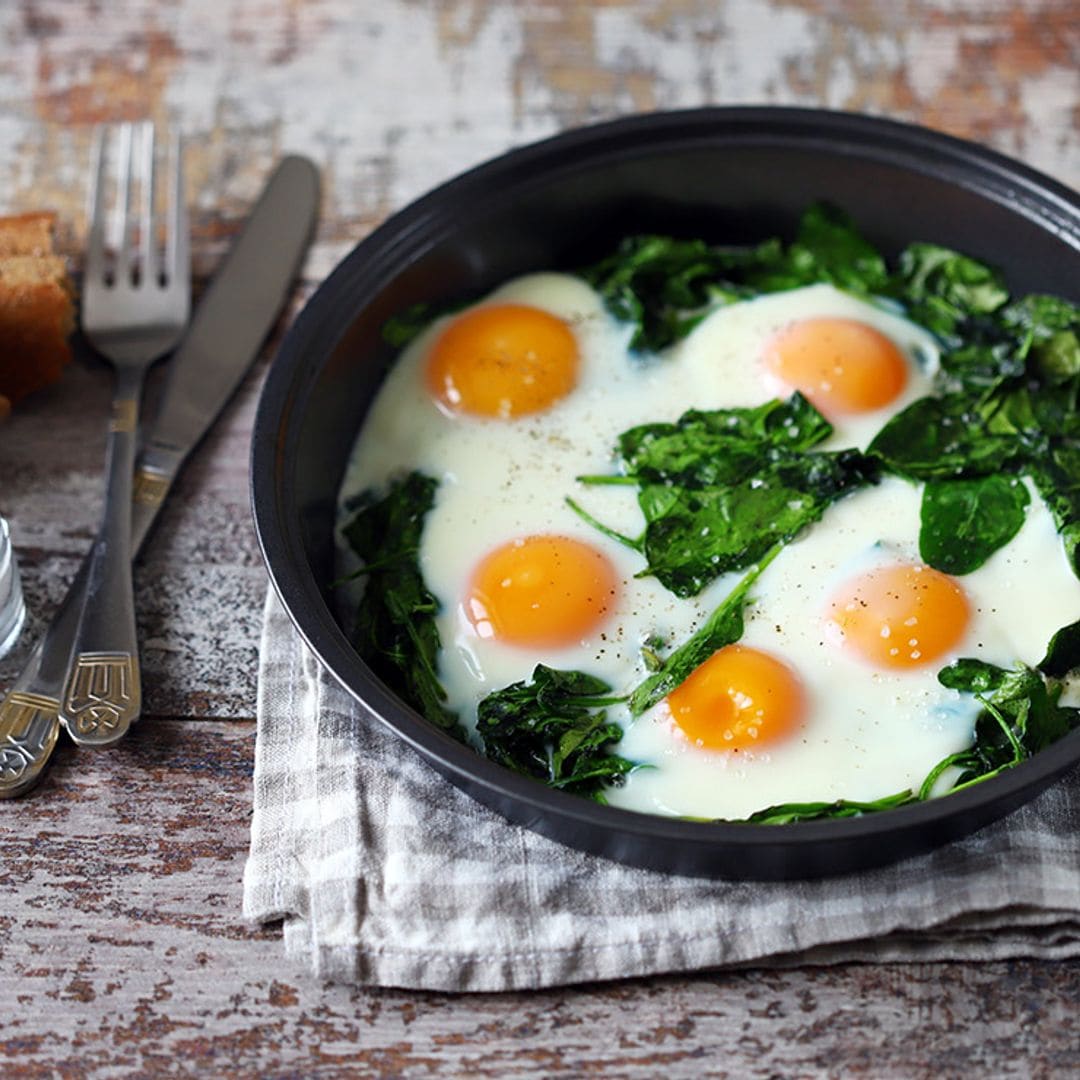 Huevos con espinacas al microondas