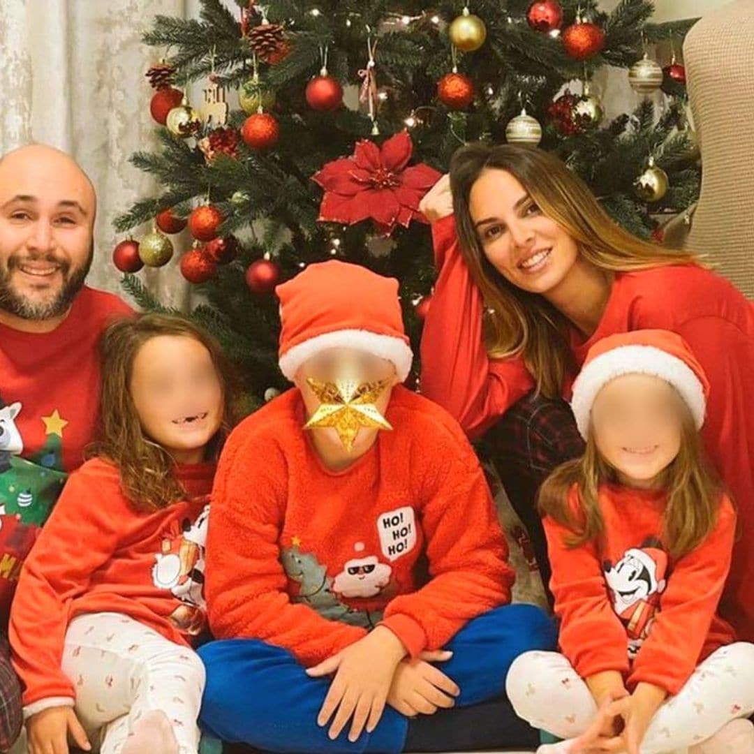 Kiko Rivera comparte su posado navideño más significativo junto a Irene Rosales y sus tres hijos