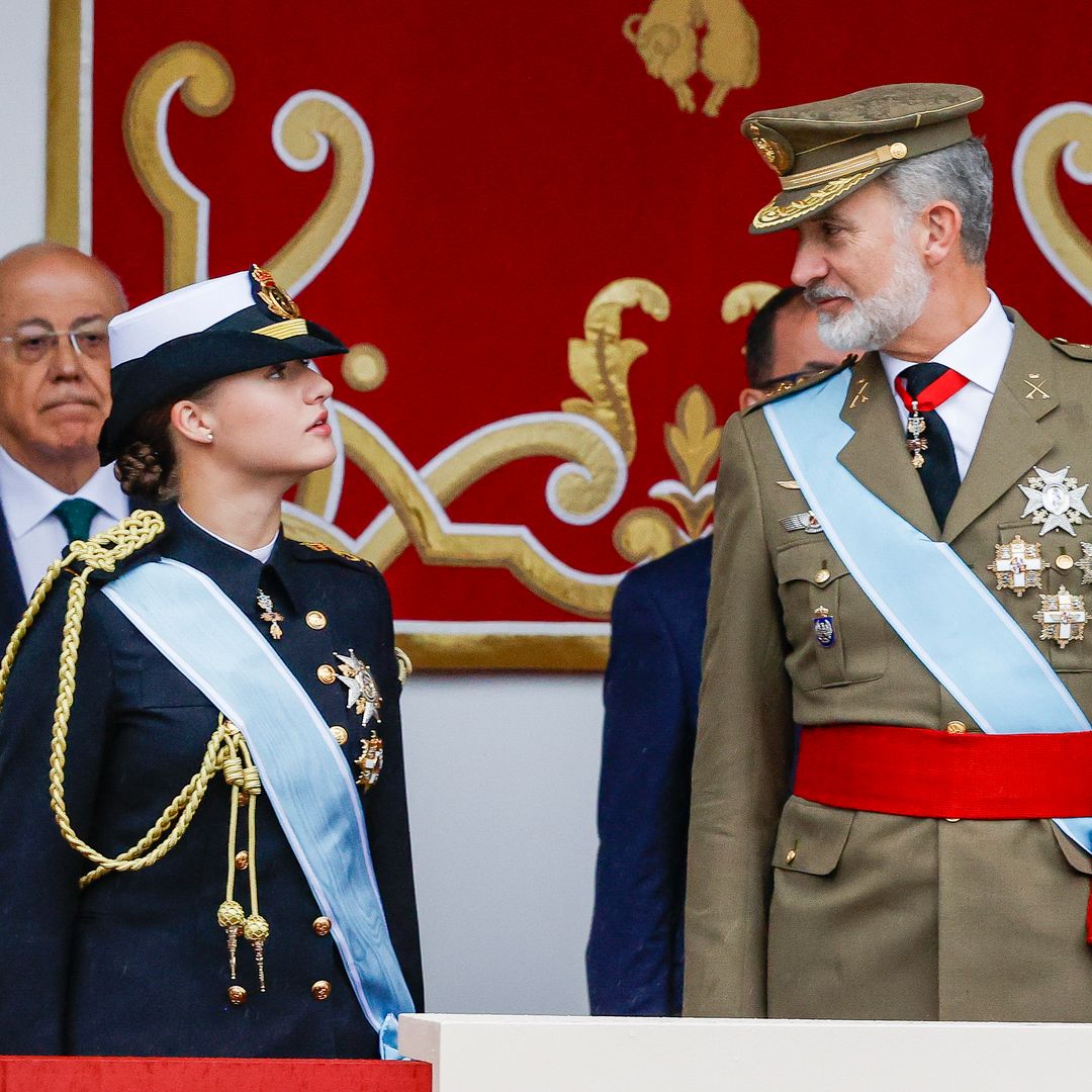 La princesa de Asturias estrena el uniforme de gala de La Armada en un día marcado por el mal tiempo