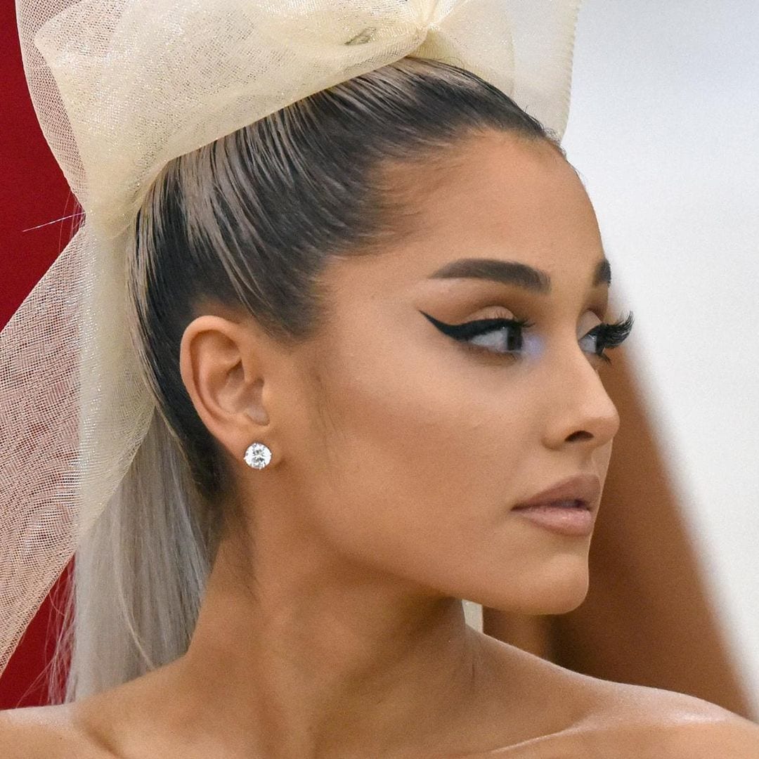 ¡Atención pulsos inexpertos! Lograr el ‘cat eye’ de Ariana Grande es posible