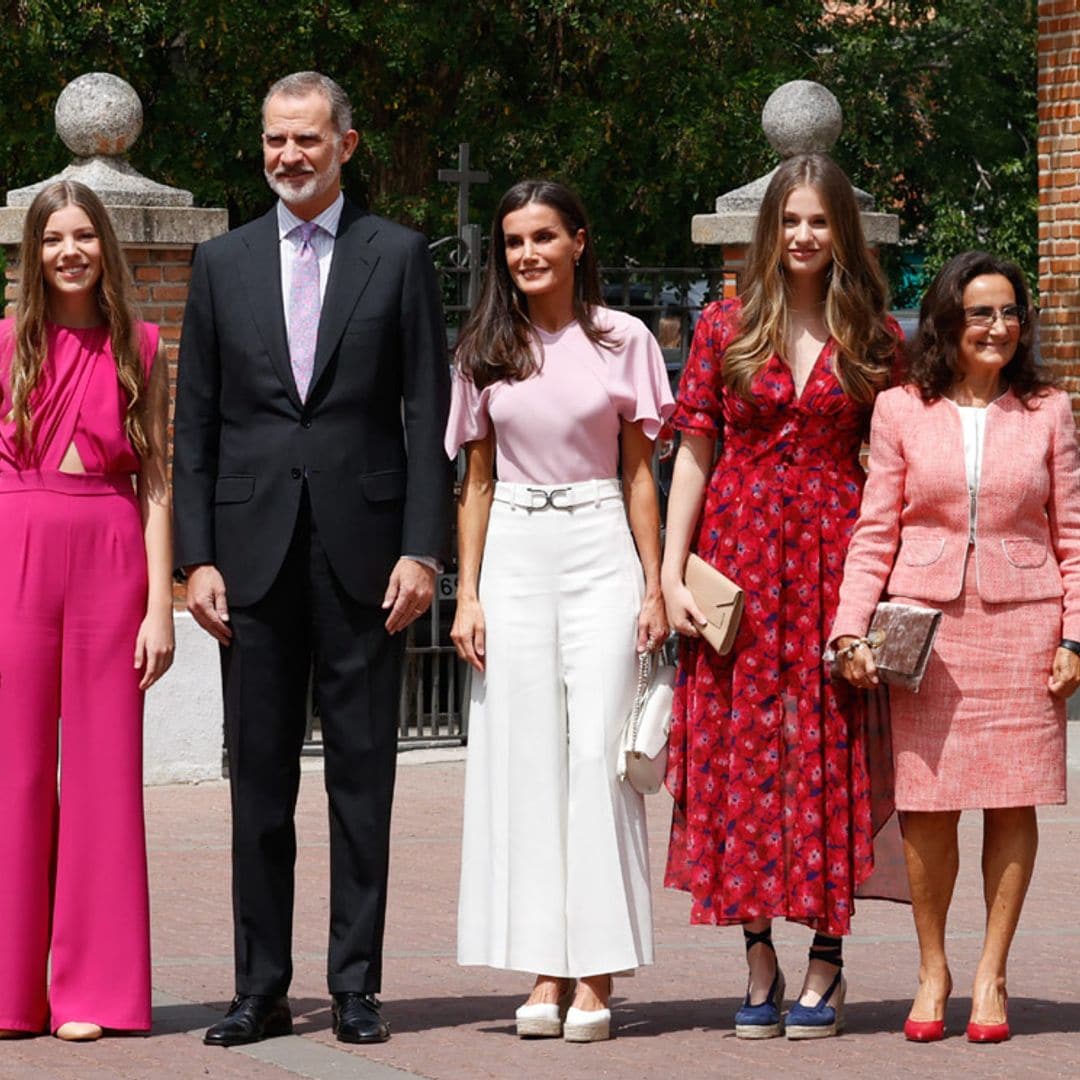 La infanta Sofía recibe la confirmación arropada por sus padres, su hermana y tres de sus abuelos