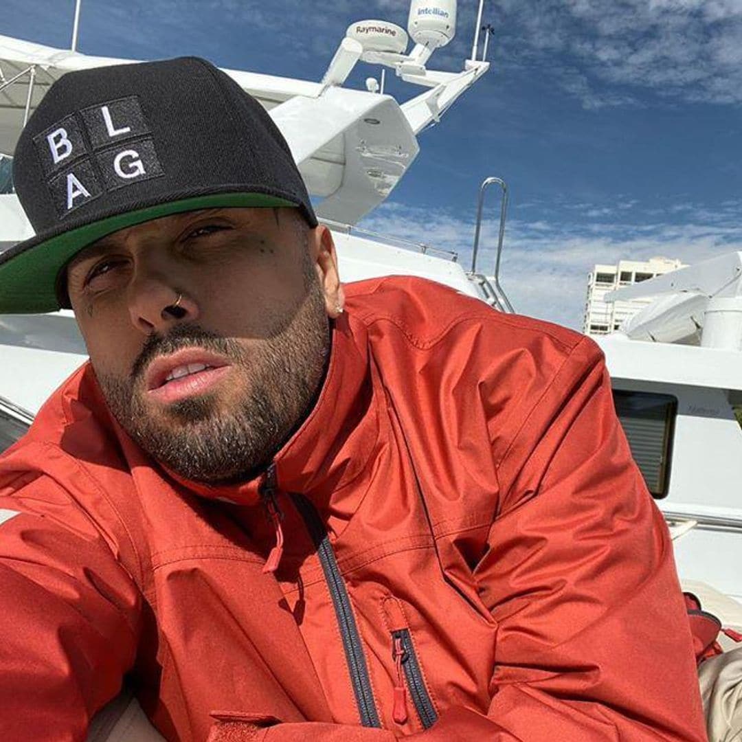 Nicky Jam ofrece un concierto en silla de ruedas, ¿qué le pasó?