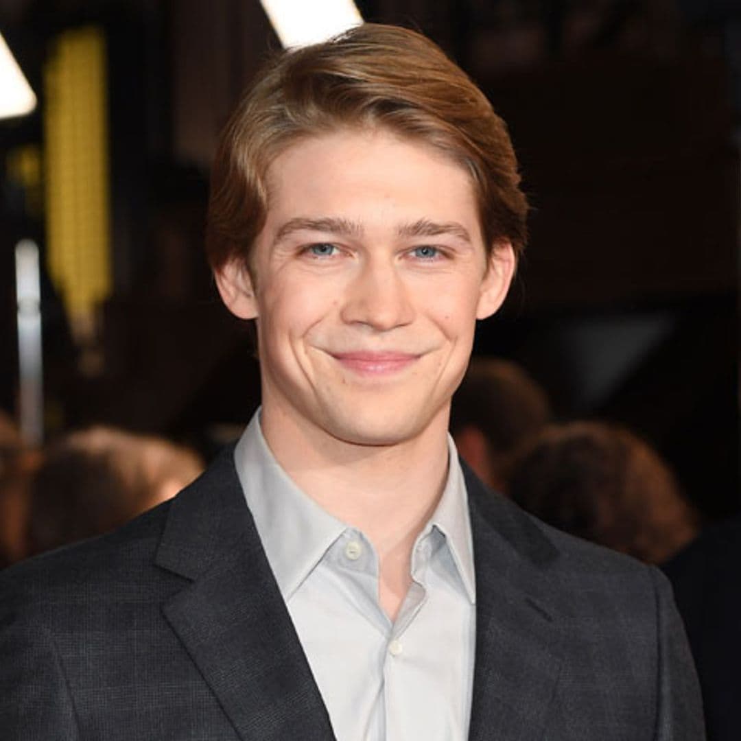 Joe Alwyn, el novio de Taylor Swift, debuta en su primera gran campaña como modelo