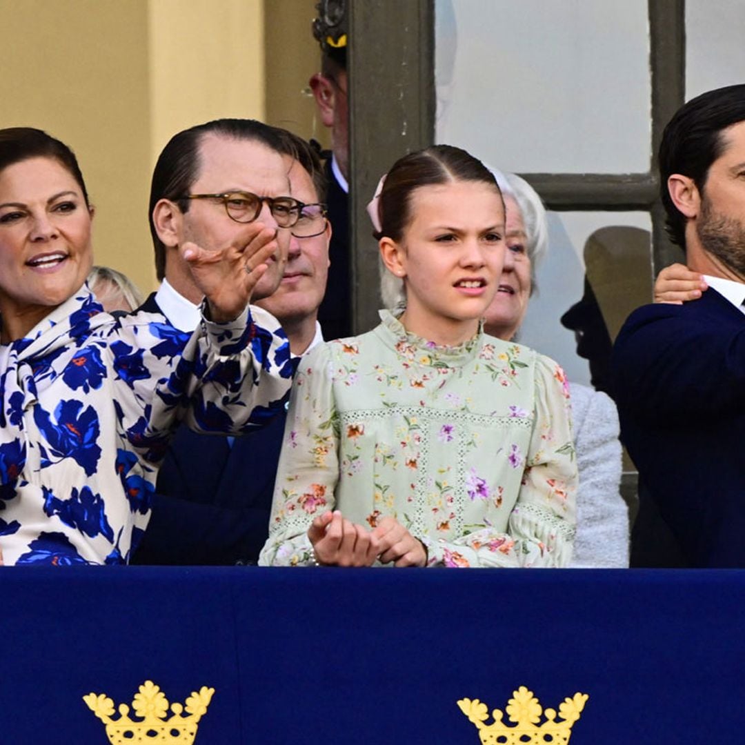 Los 'miniroyals' suecos, desde el balcón de palacio, toman el protagonismo en el Jubileo de Oro de su abuelo