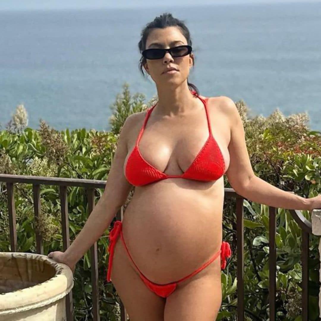 Los refrescantes posados de Kourtney Kardashian embarazadísima y en bikini