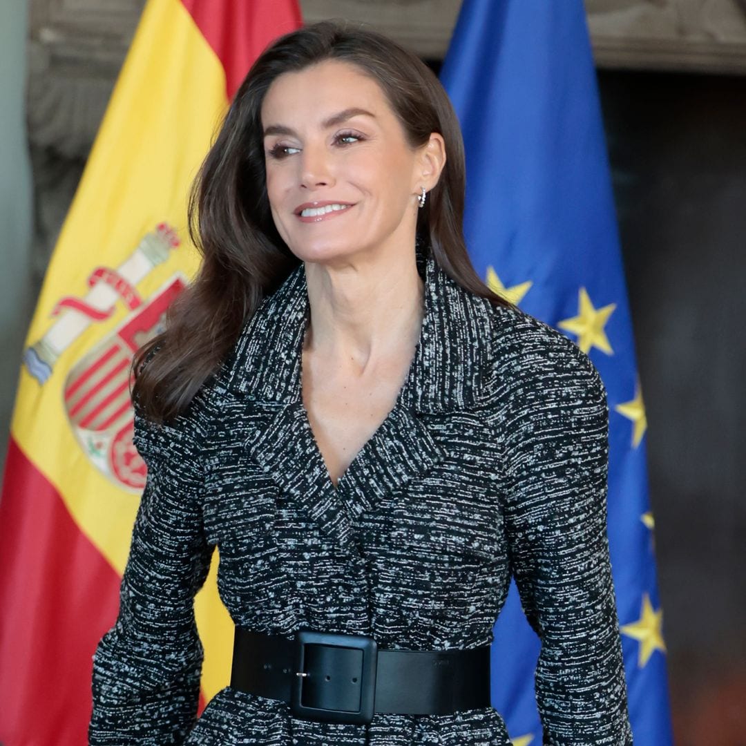 Las claves de la reina Letizia en un viaje estiloso: moda italiana y joyas muy discretas